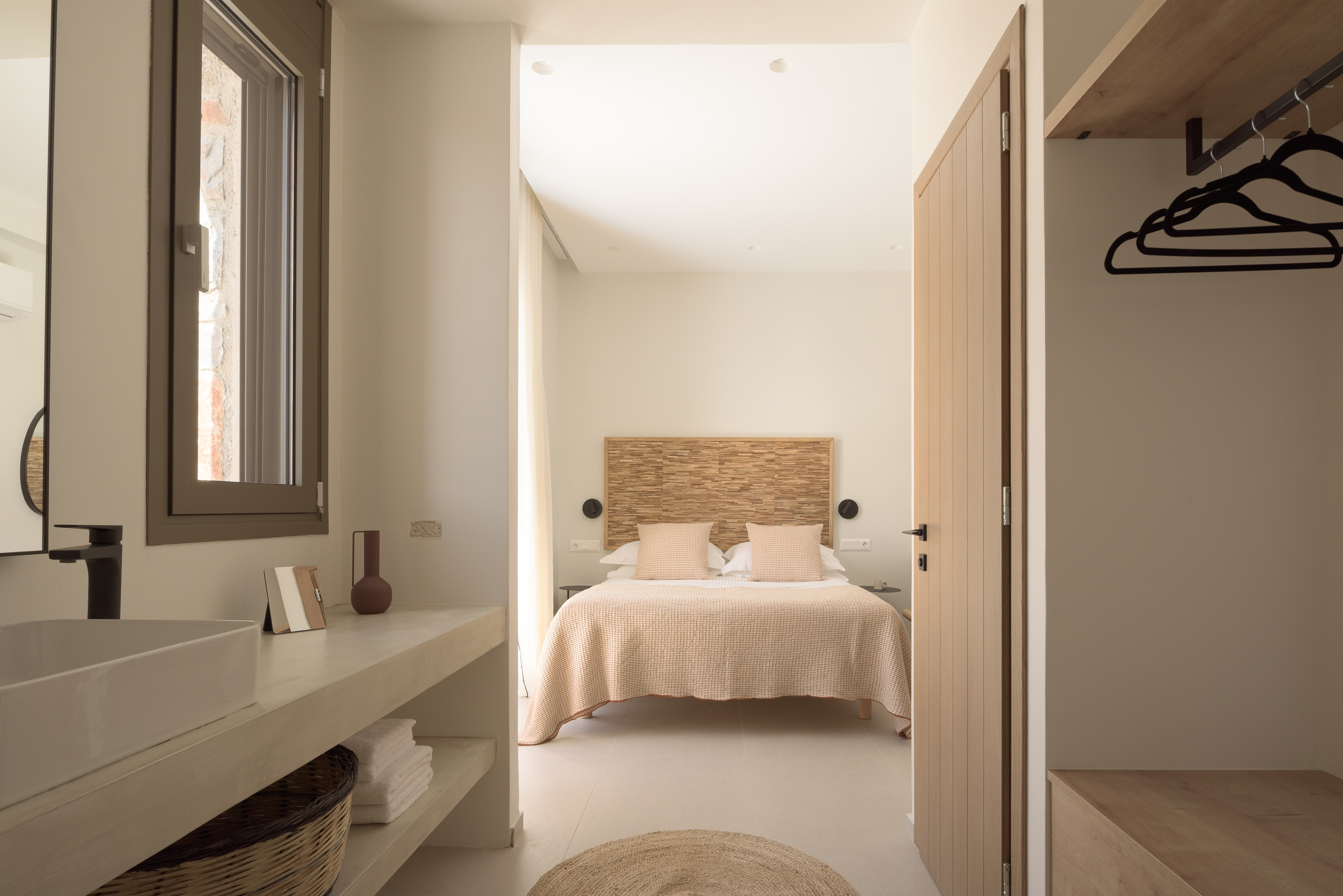 Welcoming bedroom features.