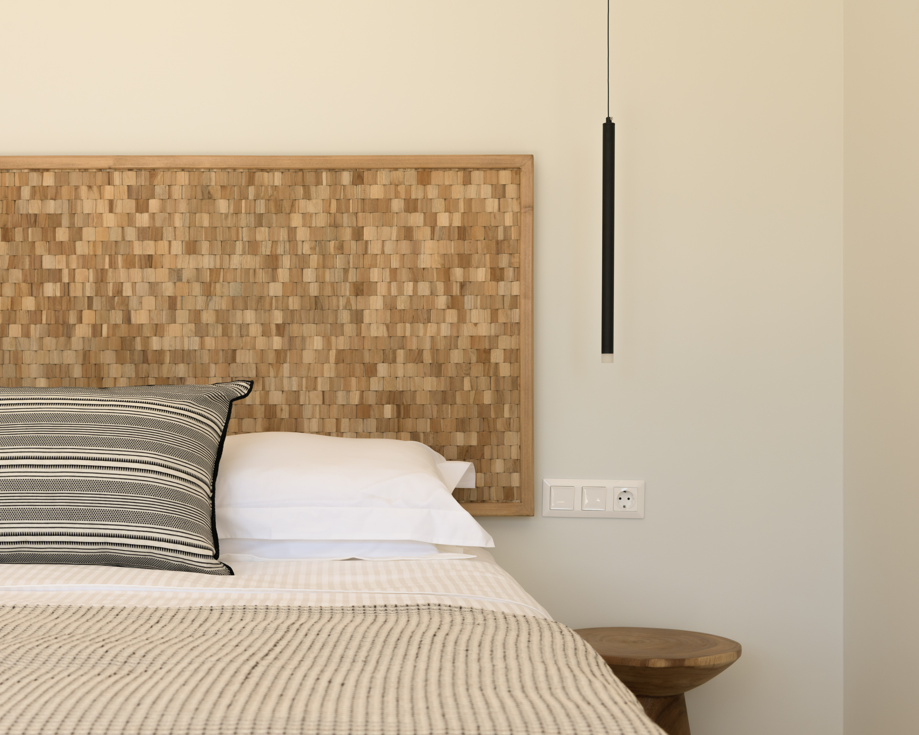 Stimulating bedroom design.