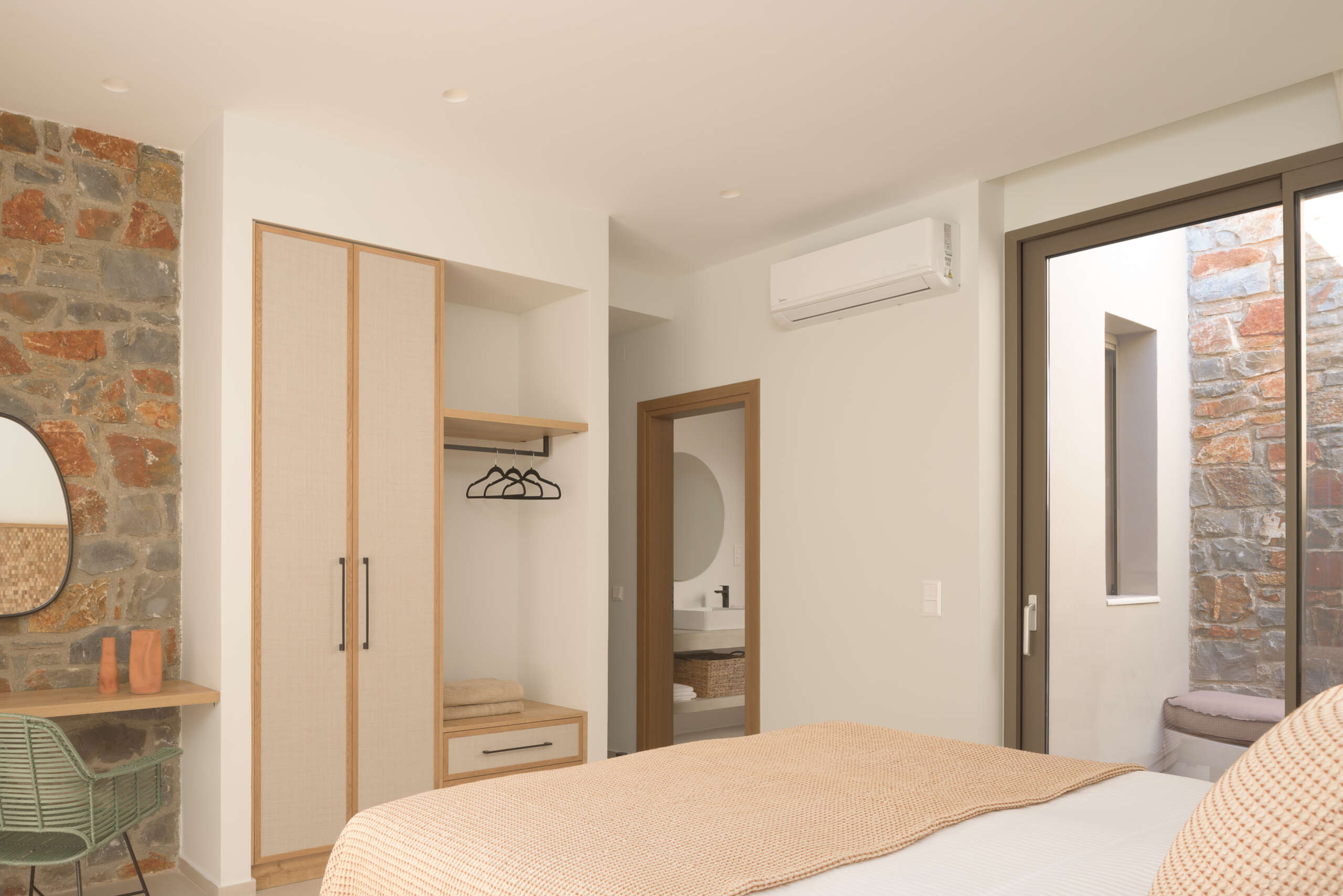 Effortless style and comfort with ample storage in the bedroom. Effortless style and comfort with ample storage in the bedroom.